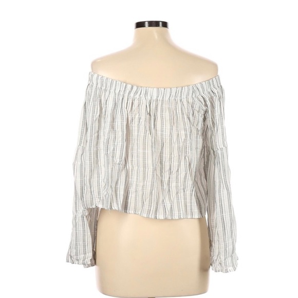 NWT Off the shoulder slightly cropped pinstriped top - Picture 2 of 3